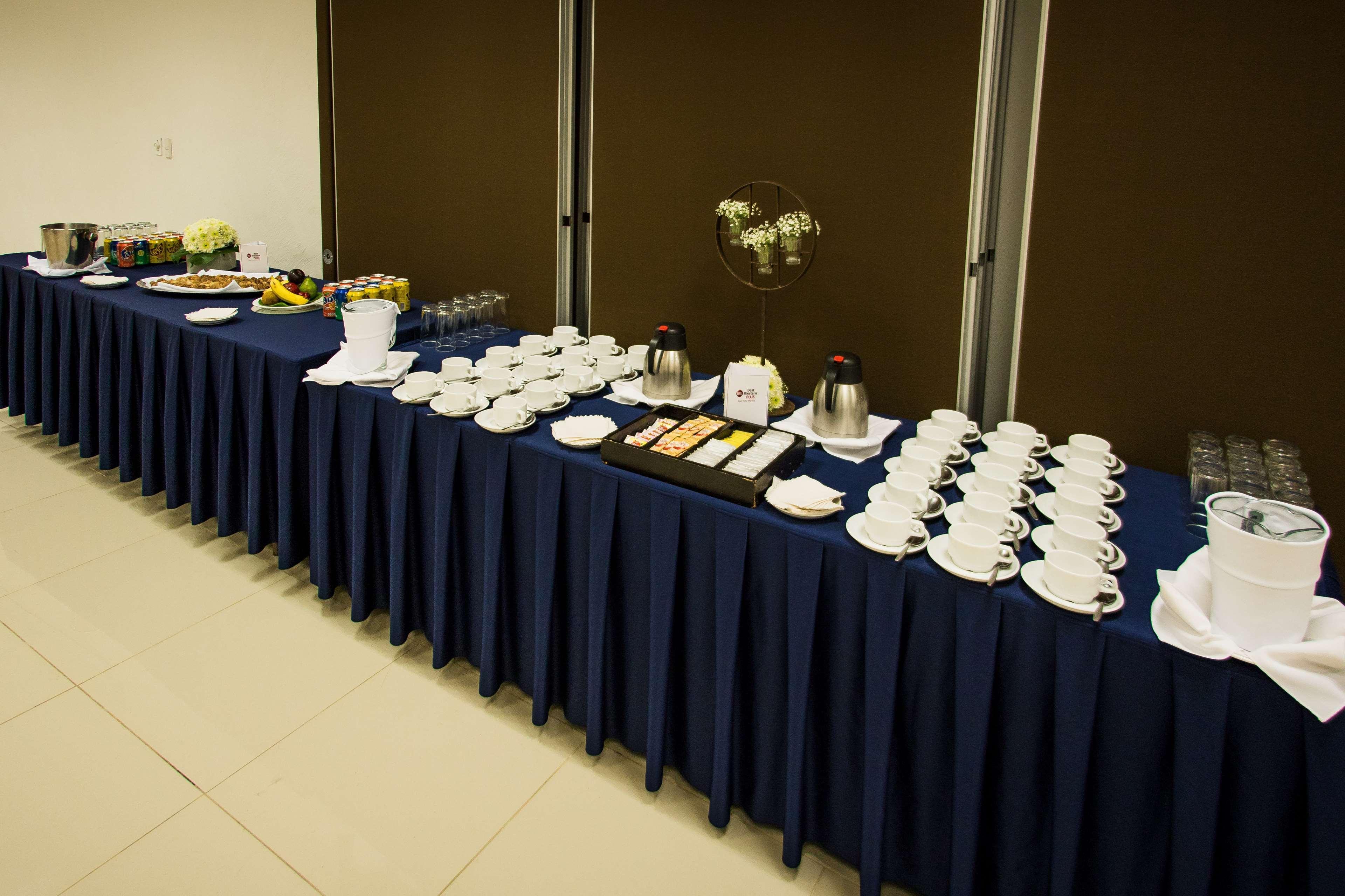 Grand Cantalagua Hotel Morelia, BW Signature Collection Exteriér fotografie A buffet table