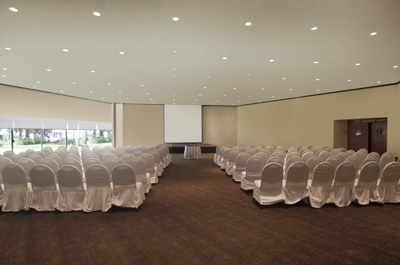 Grand Cantalagua Hotel Morelia, BW Signature Collection Exteriér fotografie A meeting room at the hotel